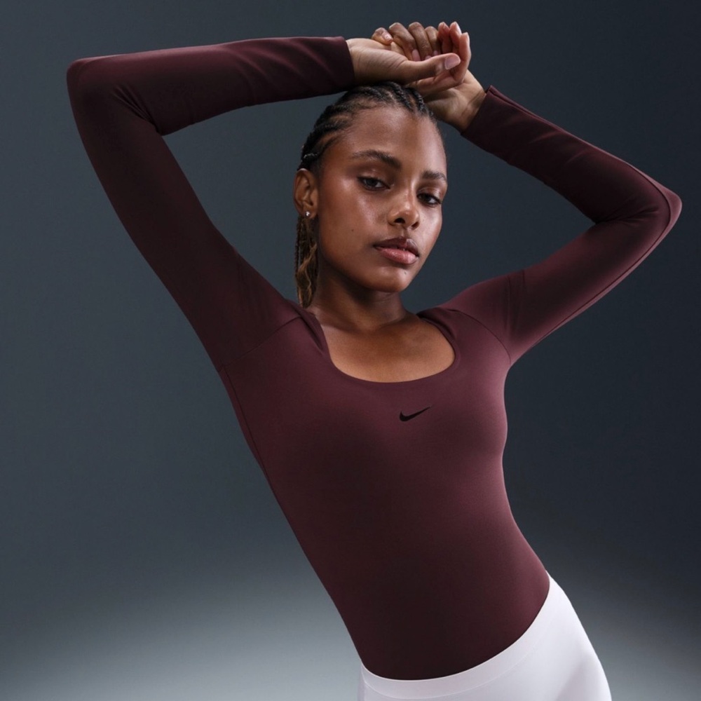NWT Nike Women's Form Long-Sleeve Scoop Neck Bodysuit - Burgundy size Medium
